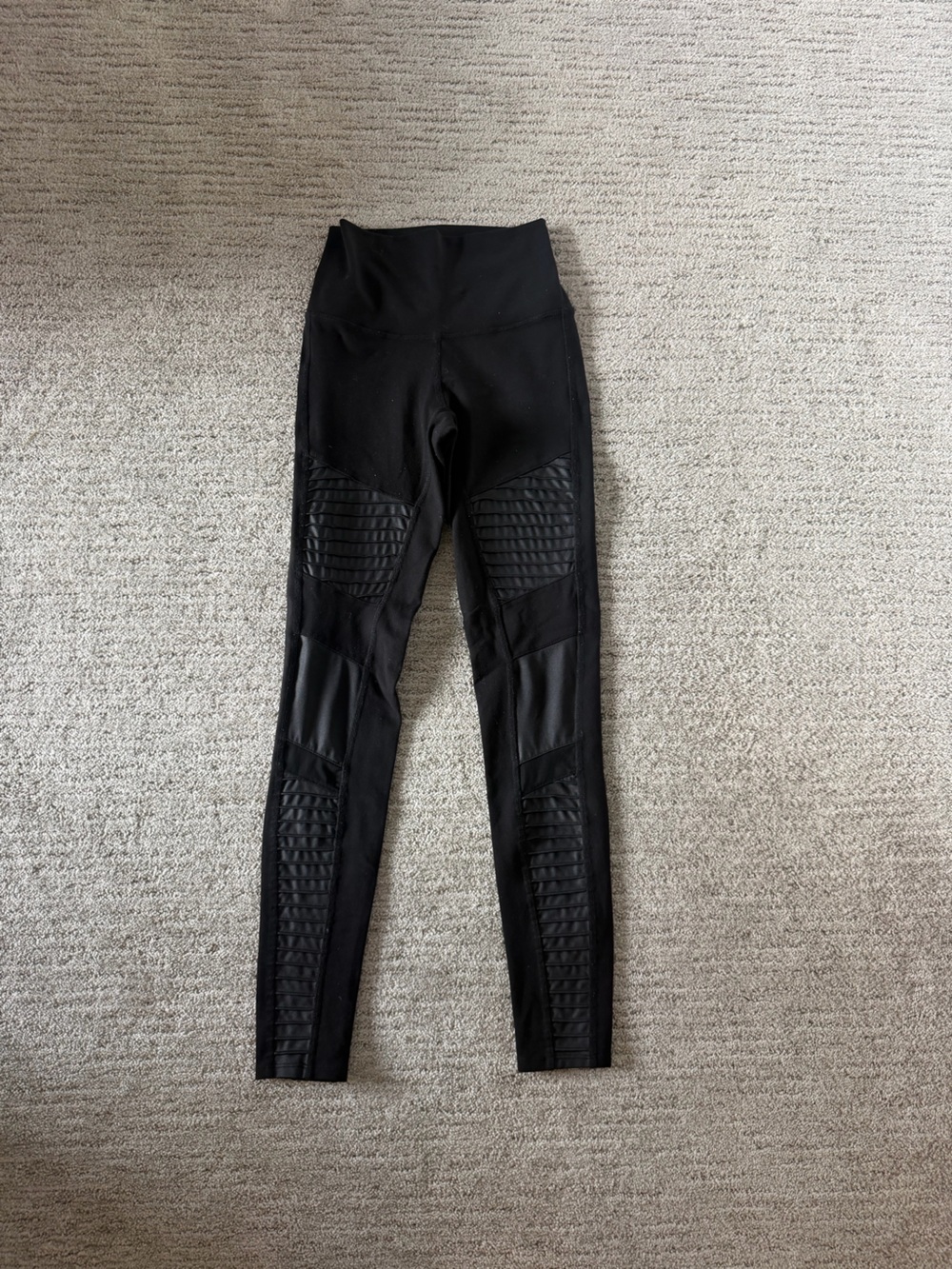 ALO Yoga Women’s Black Moto-Style leggings